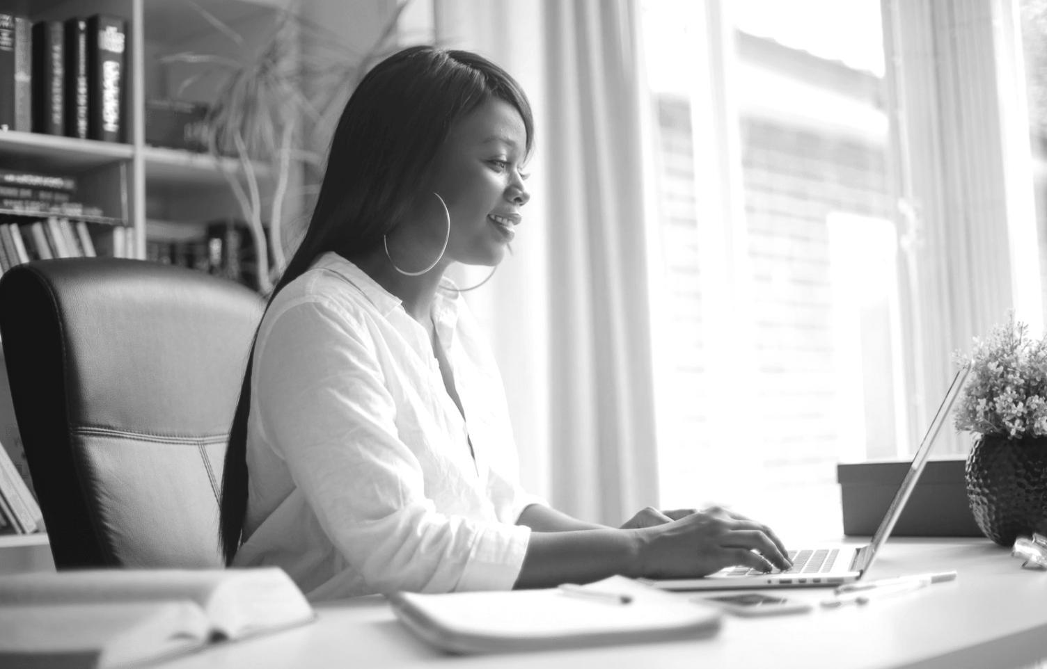 Color Grading Workspace mit professionellem Monitor-Setup