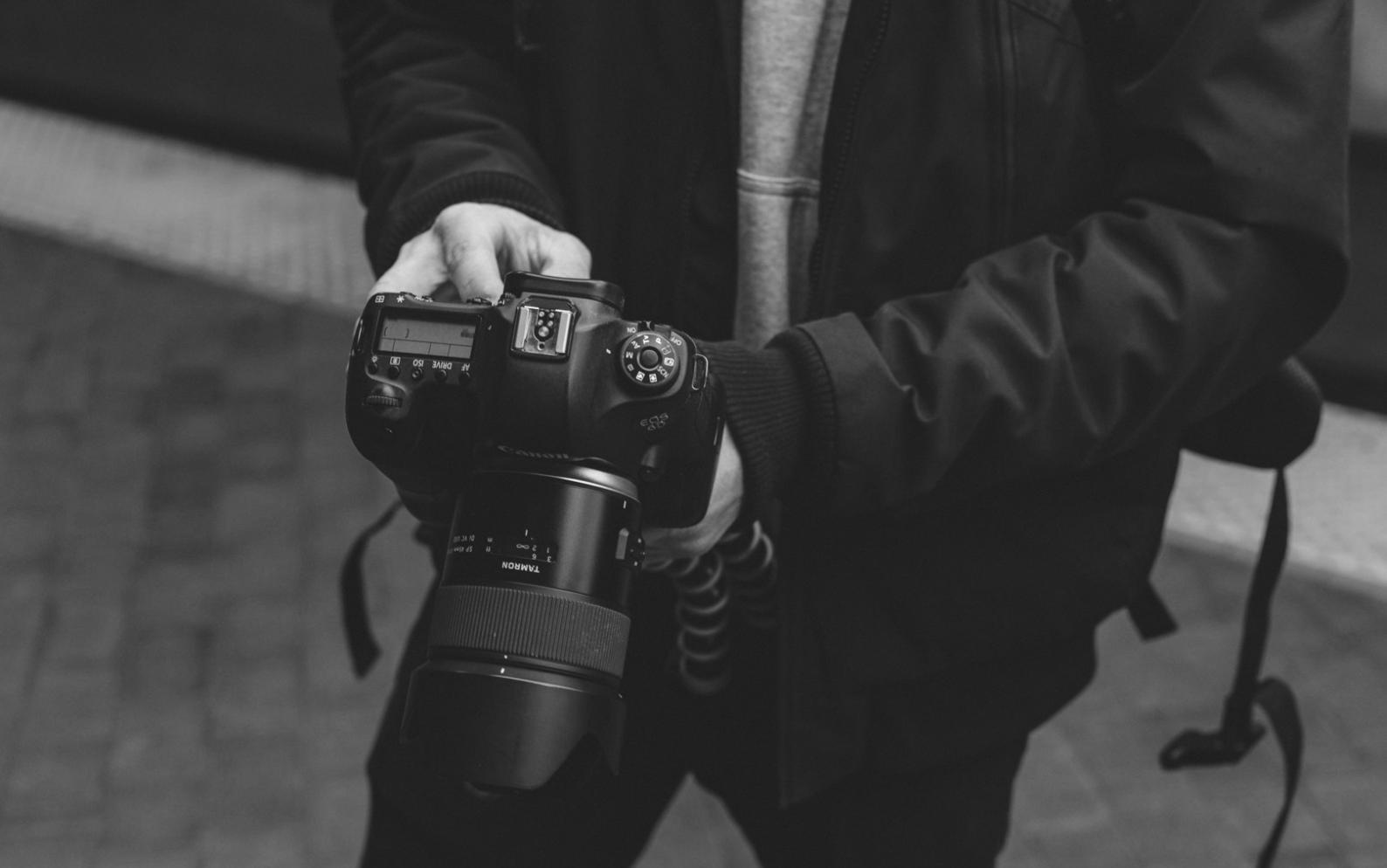 Professionelle Color Grading Arbeitsumgebung mit modernen Werkzeugen